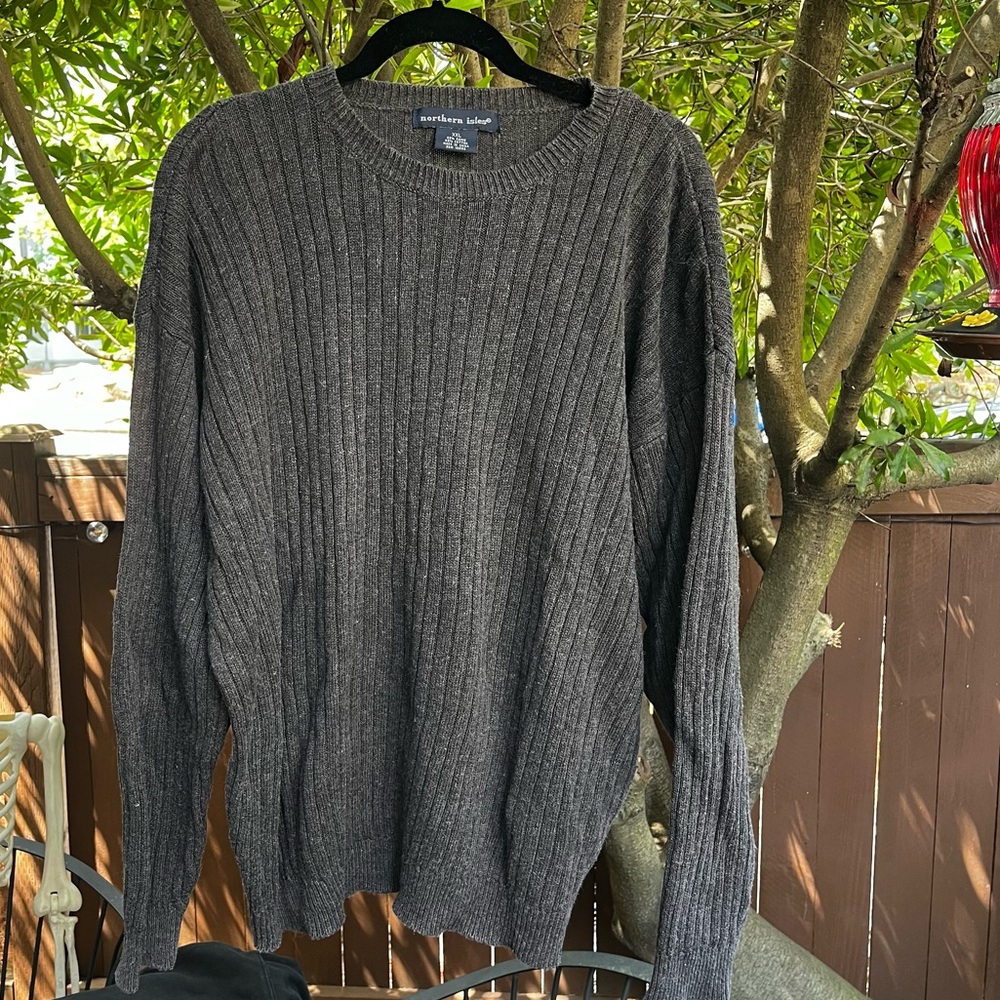 Gray Crewneck Sweater with Ribbed Knit Pattern